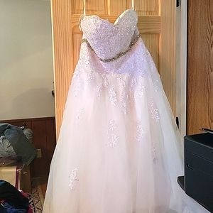 Strapless wedding dress